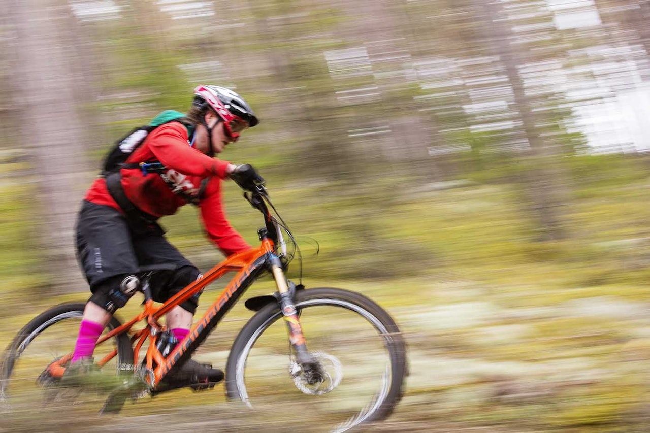 Vera Leivsdottir med fullt fokus under Nesbyen Enduro 2016. Foto: Kristoffer Kippernes Vera Leivsdottir med fullt fokus under Nesbyen Enduro 2016. Foto: Kristoffer Kippernes