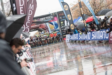 For vått, kaldt og farlig for sykkelritt: Torsdagens etappe i Andalucia Bike Race ble avlyst av hensyn til rytternes helse og sikkerhet. Foto: Arrangøren