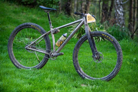 PINNE STIV: En senkepinne må kanskje tilskrives på godvilja som teknologisk hjelpemiddel. Men utover det er det forsvinnende få moderne trekk over denne sykkelen. Foto: Matt Brown ultrabirken singlespeed