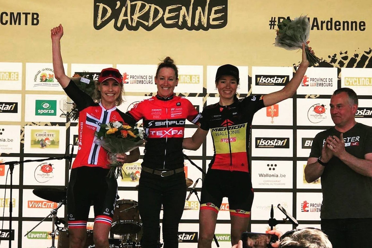 Jeanette Persson (til venstre) ble nummer to i World Series-rittet Roc d’Ardenne i Belgia. Christina Kollmann fra Østerrike vant, og Alice Pirard fra Belgia ble nummer tre. Foto: Thomas Engelsgjerd Jeanette Persson (til venstre) ble nummer to i World Series-rittet Roc d’Ardenne i Belgia. Christina Kollmann fra Østerrike vant, og Alice Pirard fra Belgia ble nummer tre. Foto: Thomas Engelsgjerd