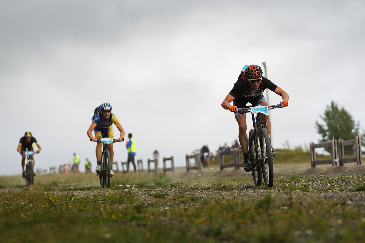 SEIERSTRIKSET: Posisjon på sykkelen og en god porsjon guts ned Ballettbakken ga Carl Fredrik Hagen den lille luka han trengte for endelig å vinne Birken. Foto: Kristoffer Kippernes birken birkebeinerrittet