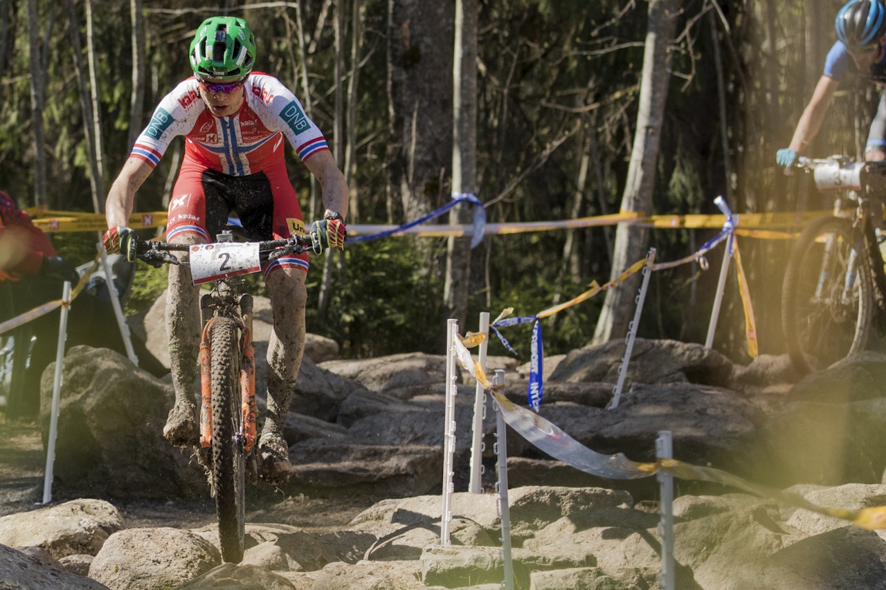 Petter Fagerhaug tok sin andre Norgescupseier for helga, og slo samtlige utlendinger i rundbanerittet på Darbu søndag. Foto: Per-Eivind Syvertsen Petter Fagerhaug tok sin andre Norgescupseier for helga, og slo samtlige utlendinger i rundbanerittet på Darbu søndag. Foto: Per-Eivind Syvertsen