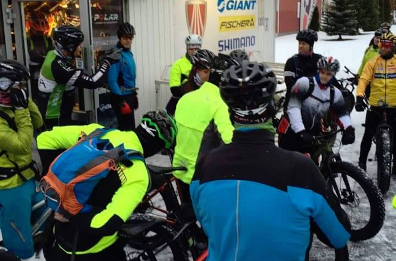 Kremforhold for fatbike på Råholt i helga. Her fra starten av Nyttårstjukksykkelturen til The Duke Sport. Foto: Privat Kremforhold for fatbike på Råholt i helga. Her fra starten av Nyttårstjukksykkelturen til The Duke Sport. Foto: Privat
