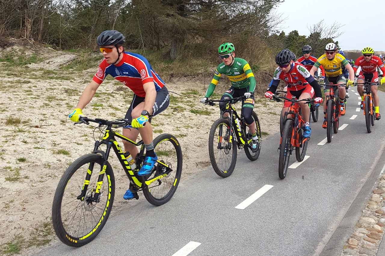 Torjus Bern Hansen (foran) og de norske dominerte Påskeløbet i Slettestrand 9.april. I starter SRAM Liga i Danmark med en stor norsk tropp til start. Foto: Aleksander Perez Torjus Bern Hansen (foran) og de norske dominerte Påskeløbet i Slettestrand 9.april. I starter SRAM Liga i Danmark med en stor norsk tropp til start. Foto: Aleksander Perez