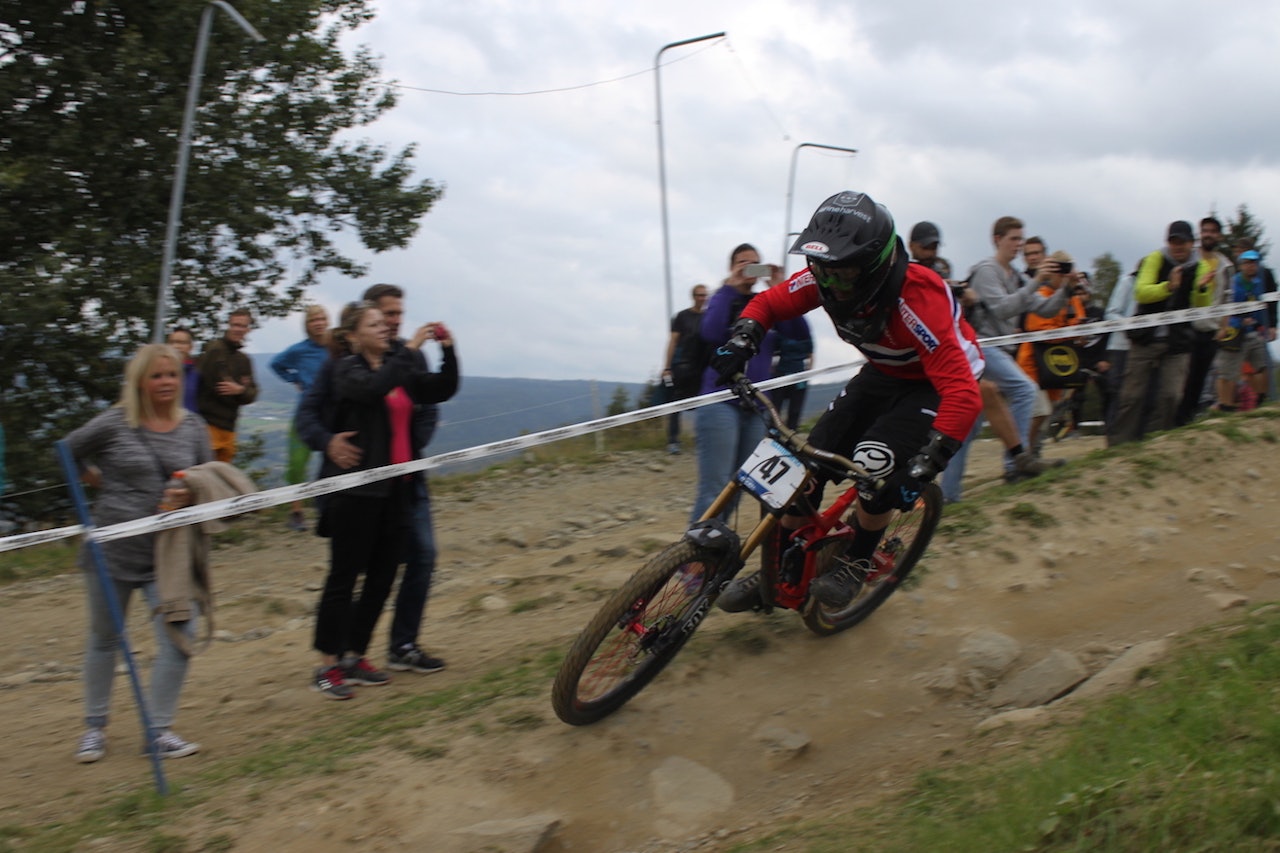 Isak Leivsson er regjerende Norgesmester i menn senior, og kjørte også VM i Hafjell i 2014. Det er denne løypa som brukes til NM i helga. Foto: NCF Isak Leivsson er regjerende Norgesmester i menn senior, og kjørte også VM i Hafjell i 2014. Det er denne løypa som brukes til NM i helga. Foto: NCF