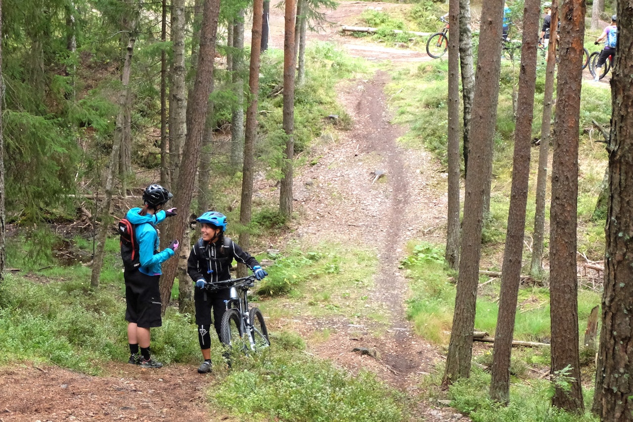 Joline Johansson fryder seg over å kunne dele sine erfaringer og triks slik at flere får glede av stisykling. Foto: Simon Johansson Joline Johansson fryder seg over å kunne dele sine erfaringer og triks slik at flere får glede av stisykling. Foto: Simon Johansson
