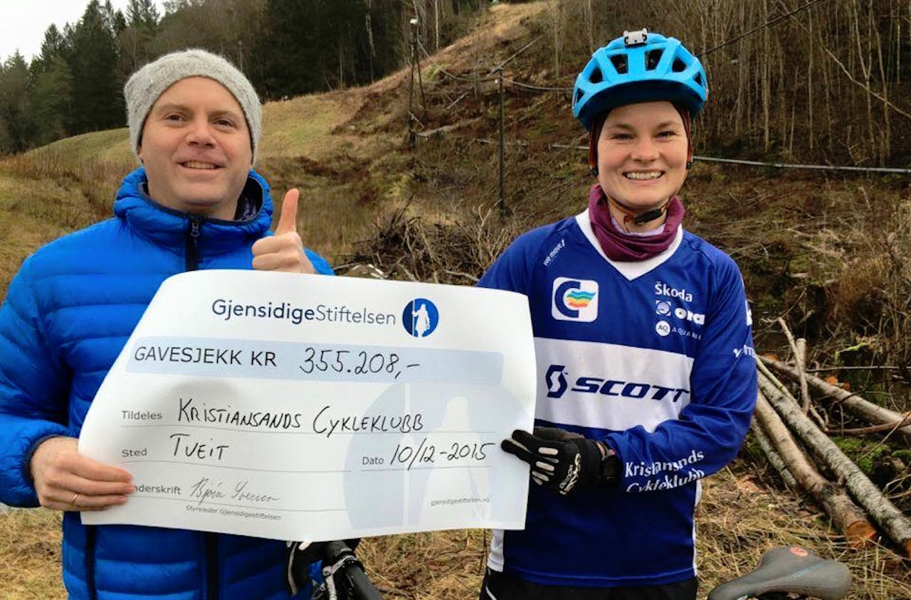 Tidlig julegave til Hilde Sangesland Strædet (til høyre) fra Gjensidigestiftelsen. Foto: Privat Tidlig julegave til Hilde Sangesland Strædet (til høyre) fra Gjensidigestiftelsen. Foto: Privat