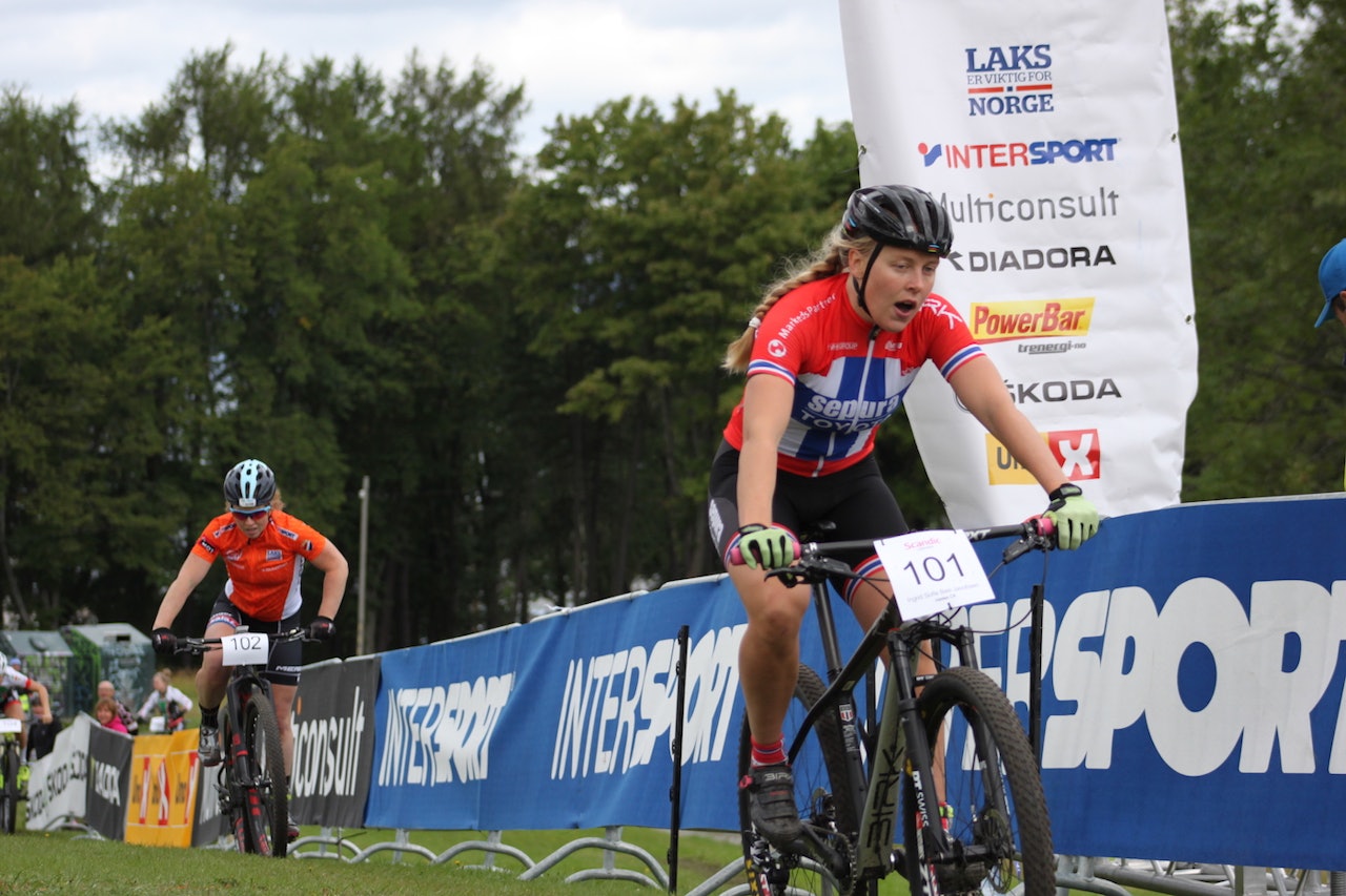 Ingrid Sofie Bøe Jacobsen kjørte kontrollert inn til seier på sprinten under Norgescuprunden i Trondheim. Foto: Cato Karbøl Ingrid Sofie Bøe Jacobsen kjørte kontrollert inn til seier på sprinten under Norgescuprunden i Trondheim. Foto: Cato Karbøl