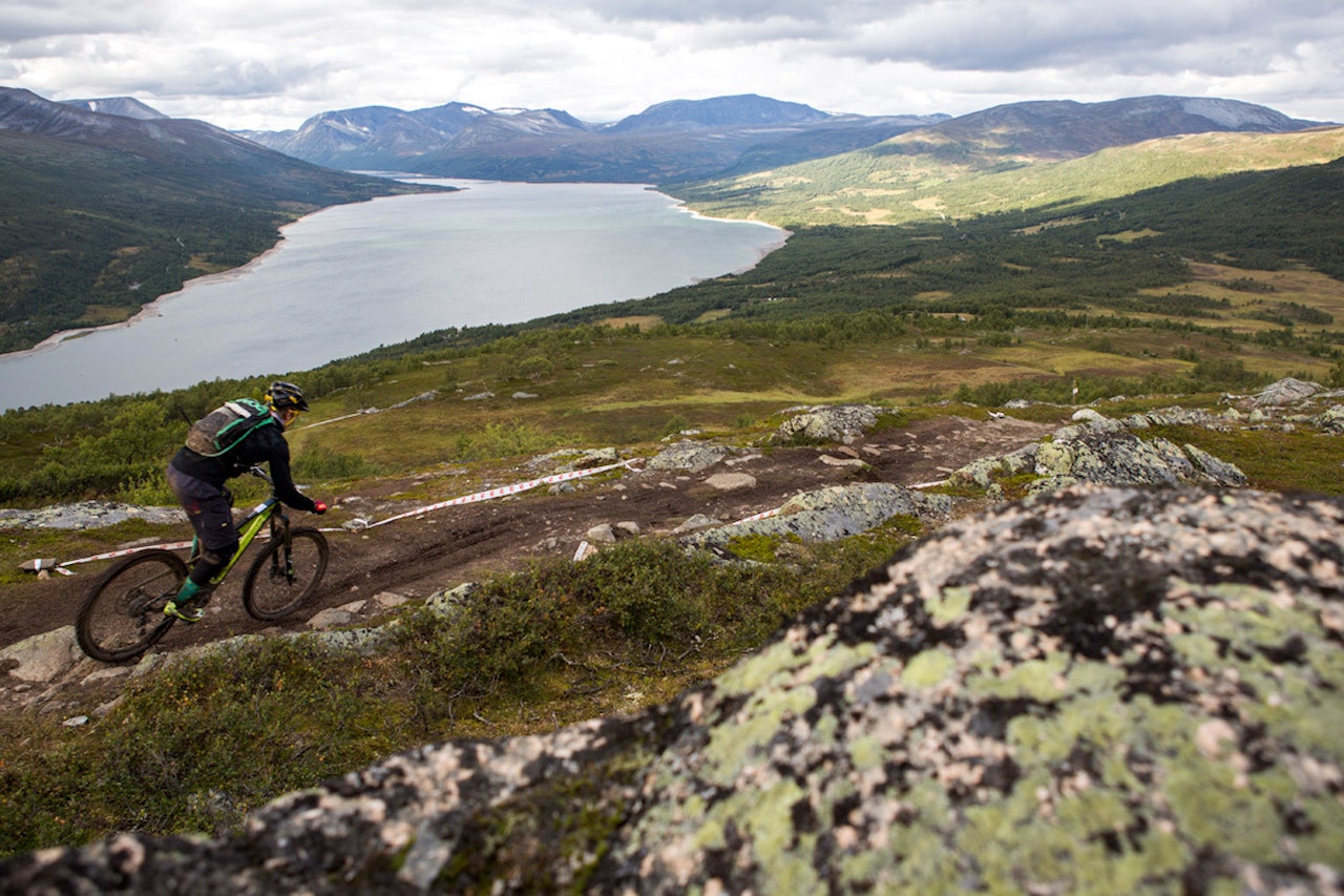 Andreas Øhrn syklet inn til tredjeplass på Oppdal Enduro, sitt første 80/20-ritt, og ble så hekta på enduro at han legger opp rundbanesatsingen til fordel for stisykling. Foto: Tore Meirik  Andreas Øhrn syklet inn til tredjeplass på Oppdal Enduro, sitt første 80/20-ritt, og ble så hekta på enduro at han legger opp rundbanesatsingen til fordel for stisykling. Foto: Tore Meirik
