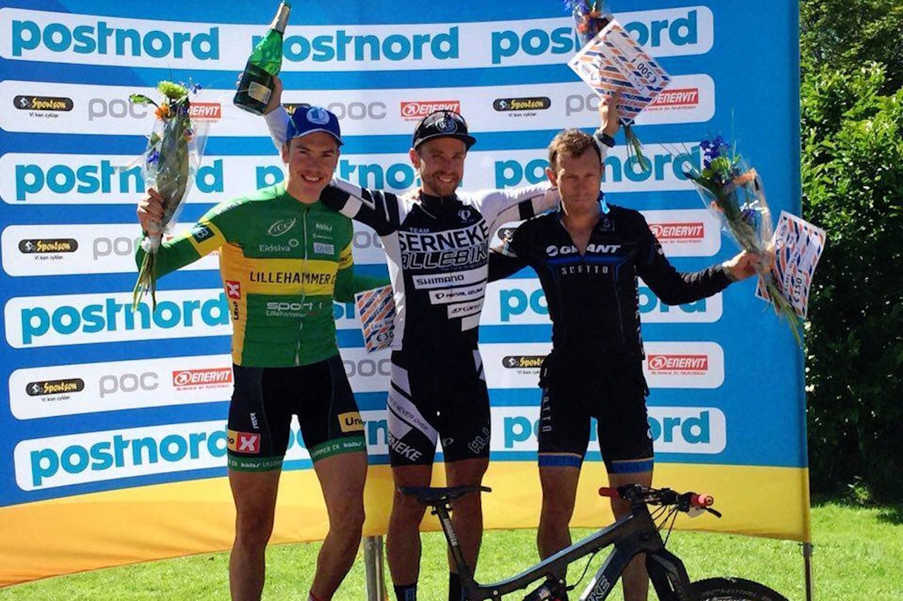 Erik Nordsæter Resell ble nummer to i både rundbane og maraton under UCI MTB Challenge i Alingsås i Sverige i helga, begge dager bak Emil Lindgren. Klaus Nielsen (til høyre) ble nummer tre på rundbanerittet. Foto: Privat Erik Nordsæter Resell ble nummer to i både rundbane og maraton under UCI MTB Challenge i Alingsås i Sverige i helga, begge dager bak Emil Lindgren. Klaus Nielsen (til høyre) ble nummer tre på rundbanerittet. Foto: Privat