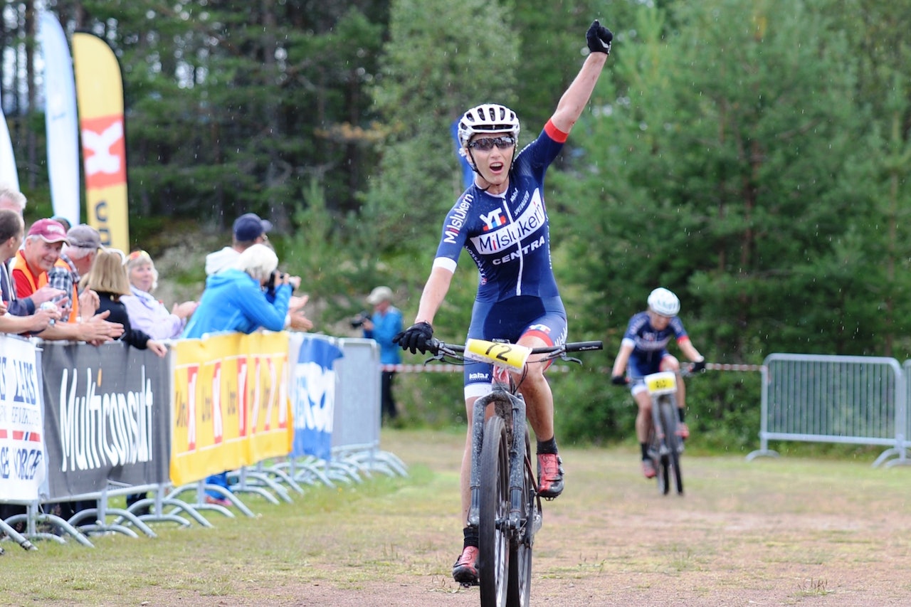 Jeanette Persson fra Team Milslukern ble norgesmester i maraton under Femundrittet, seks sekunder foran teamkollega Sunniva Dring. Foto: Kent Murdoch Jeanette Persson fra Team Milslukern ble norgesmester i maraton under Femundrittet, seks sekunder foran teamkollega Sunniva Dring. Foto: Kent Murdoch