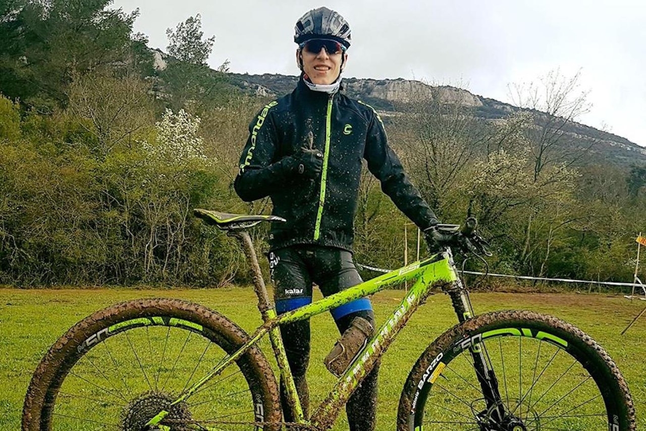 Anders Halland Johannessen fra Soon CK trives i griseføre og utnyttet det til sin fordel under UCI JUnior Series i Marseilles i helga. Foto: Lars Arnholdt Johannessen Anders Halland Johannessen fra Soon CK trives i griseføre og utnyttet det til sin fordel under UCI JUnior Series i Marseilles i helga. Foto: Lars Arnholdt Johannessen