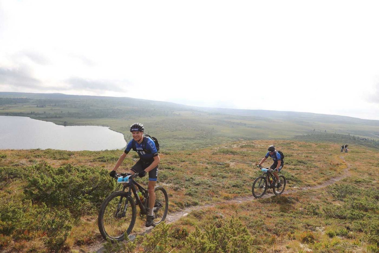 Lars Granberg og Odd Erlend Hansen Berg fikk en luke etter tre timer, og derifra økte de forspranget hele veien til mål. Foto: Ola Morken