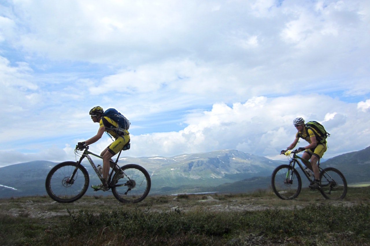 Tormod og Olav Ulven i Team Valdres måtte slite for den siste pallplassen, men snøt gamlekara for pallen med 18 sekunders margin. Foto: Kent Murdoch Tormod og Olav Ulven i Team Valdres måtte slite for den siste pallplassen, men snøt gamlekara for pallen med 18 sekunders margin. Foto: Kent Murdoch
