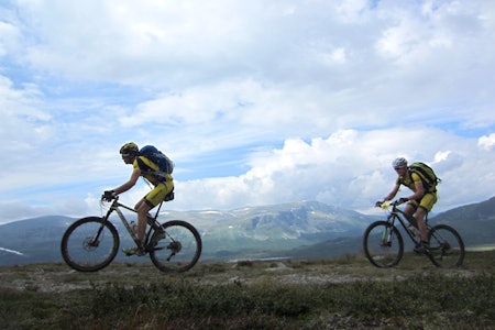 Tormod og Olav Ulven i Team Valdres måtte slite for den siste pallplassen, men snøt gamlekara for pallen med 18 sekunders margin. Foto: Kent Murdoch Tormod og Olav Ulven i Team Valdres måtte slite for den siste pallplassen, men snøt gamlekara for pallen med 18 sekunders margin. Foto: Kent Murdoch