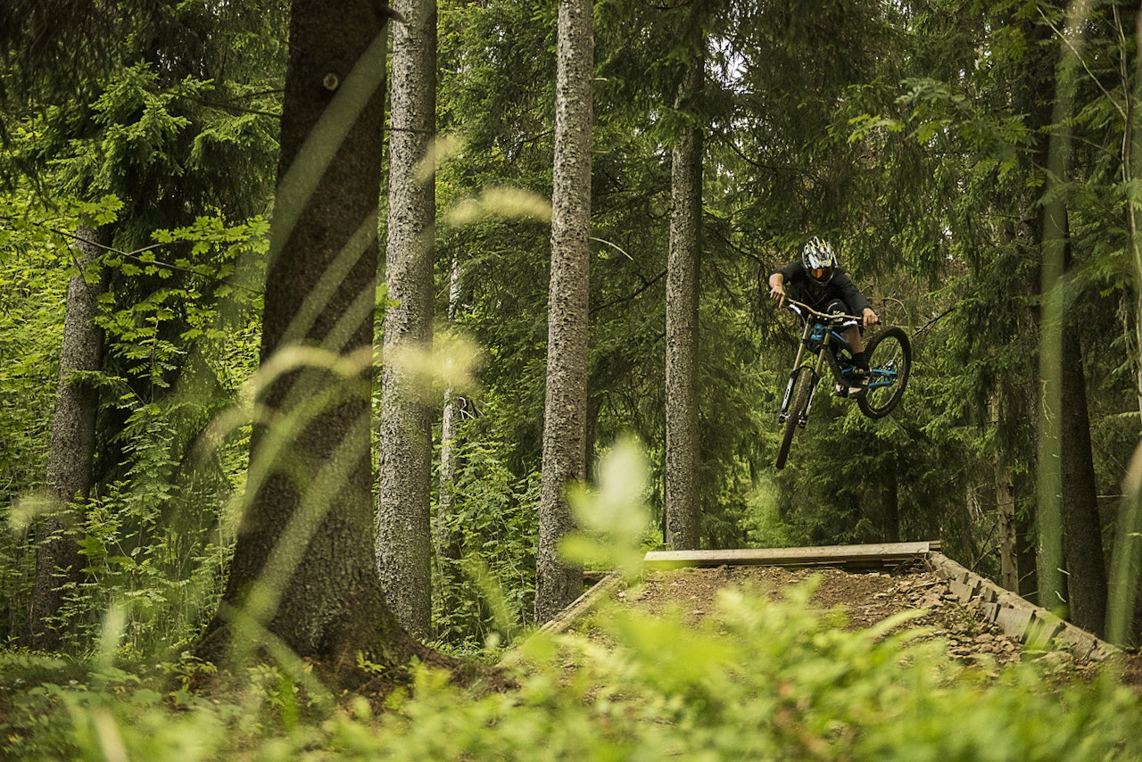 LOKAL: Tidligere sykkelproff Trond Hansen kan fortsatt, og med Oslo som hjemby er Frognerseteren hans bakgård. Bilde. Vegard Breie LOKAL: Tidligere sykkelproff Trond Hansen kan fortsatt, og med Oslo som hjemby er Frognerseteren hans bakgård. Bilde. Vegard Breie