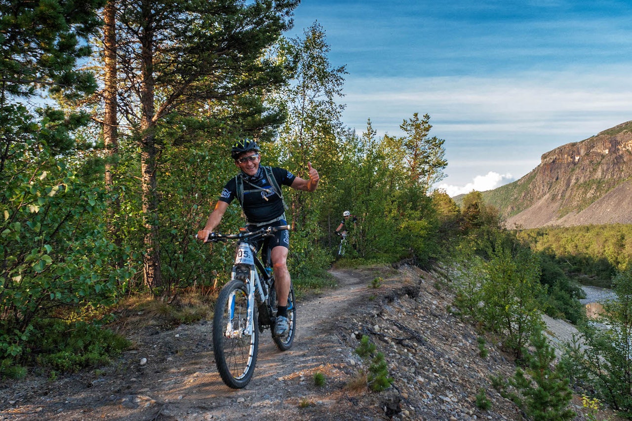 Geir Elde må ut og teste grensene en gang i året. Denne gangen er det 2x Offroad Finnmark som er testen. Foto: Venche Jensen/Offroad Finnmark Geir Elde må ut og teste grensene en gang i året. Denne gangen er det 2x Offroad Finnmark som er testen. Foto: Venche Jensen/Offroad Finnmark
