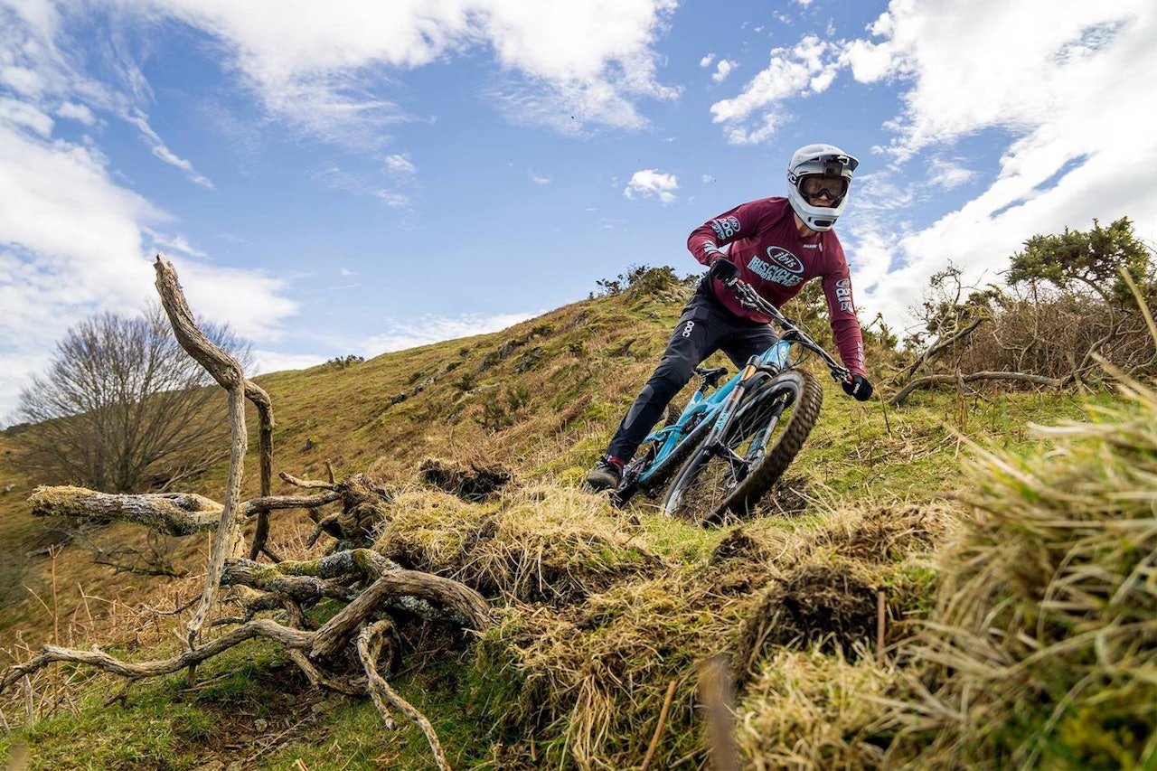 Zakarias Blom Johansen har ladet opp med to uker i Baskerland inn mot sesongdebuten i Enduro World Series, som går kommende helg. Foto: Benat Oronoz Zakarias Blom Johansen har ladet opp med to uker i Baskerland inn mot sesongdebuten i Enduro World Series, som går kommende helg. Foto: Benat Oronoz