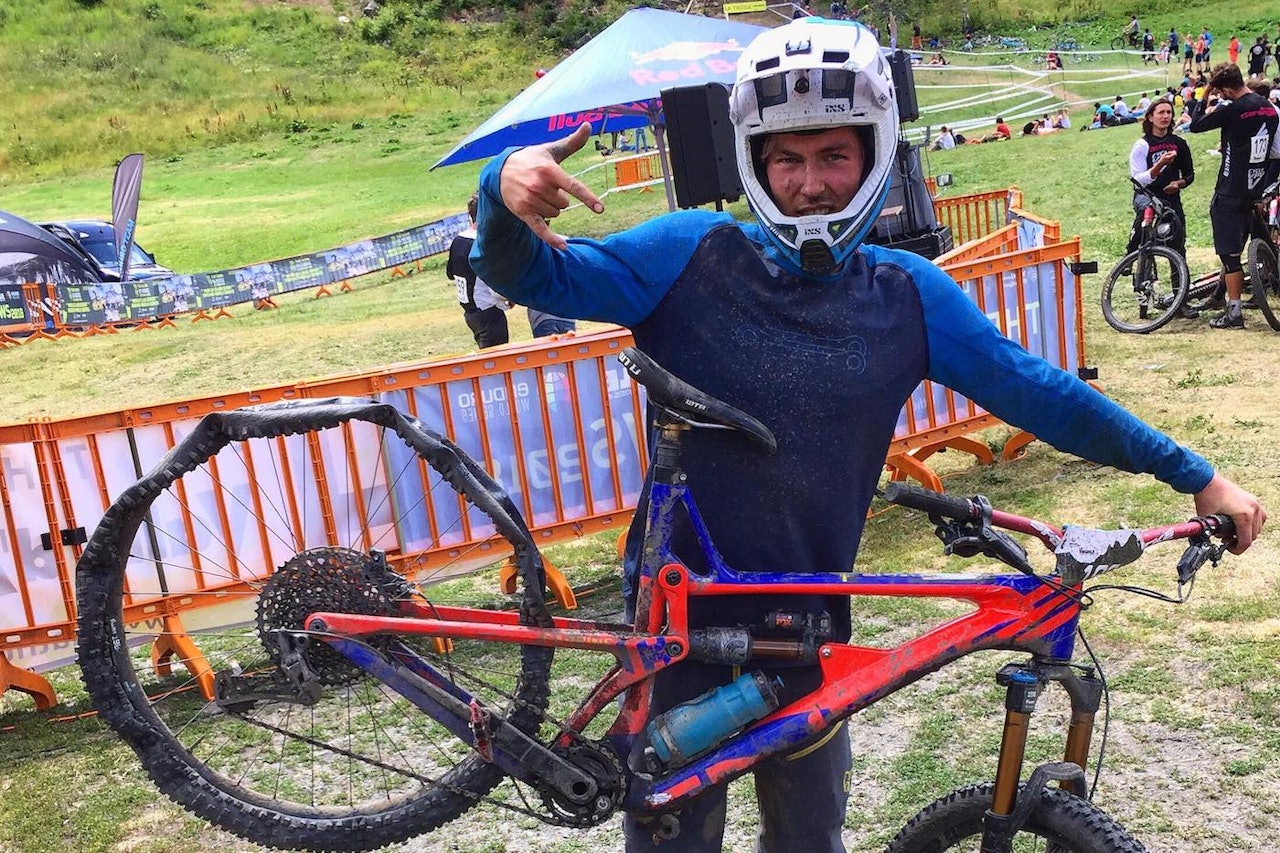 Hjulet greide seg fint gjennom Enduro World Series-runden i La Thuile, til tross for at Thomas Klingenberg syklet en 13 minutter lang steinete og stupbratt etappe på felgen. Foto: Joel Kristensen Hjulet greide seg fint gjennom Enduro World Series-runden i La Thuile, til tross for at Thomas Klingenberg syklet en 13 minutter lang steinete og stupbratt etappe på felgen. Foto: Joel Kristensen