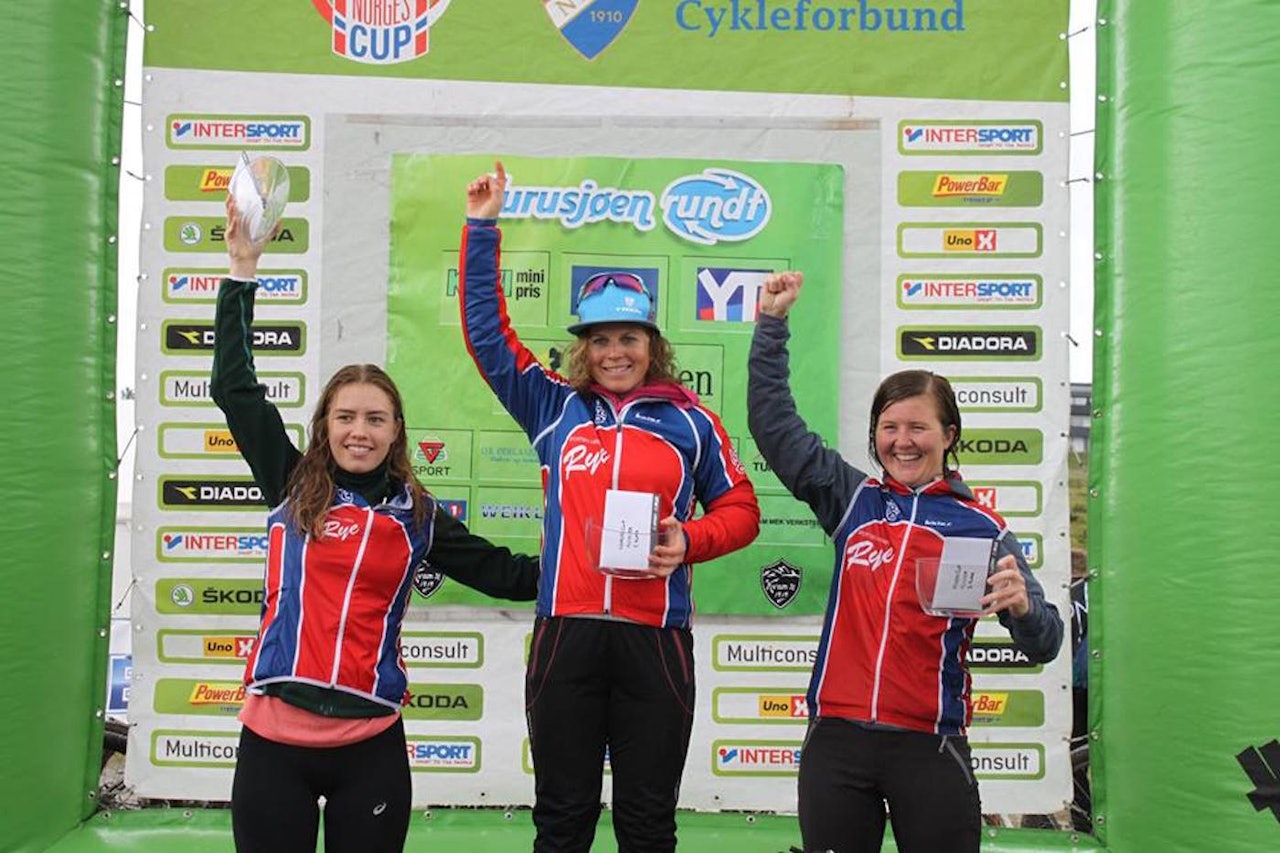 Rye-jentene tapetserte pallen i Norgescupklassen i Furusjøen Rundt. Fra venstre: Marit Sveen, Elisabeth Sveum og Synne Steinsland. Foto: Arrangøren Rye-jentene tapetserte pallen i Norgescupklassen i Furusjøen Rundt. Fra venstre: Marit Sveen, Elisabeth Sveum og Synne Steinsland. Foto: Arrangøren