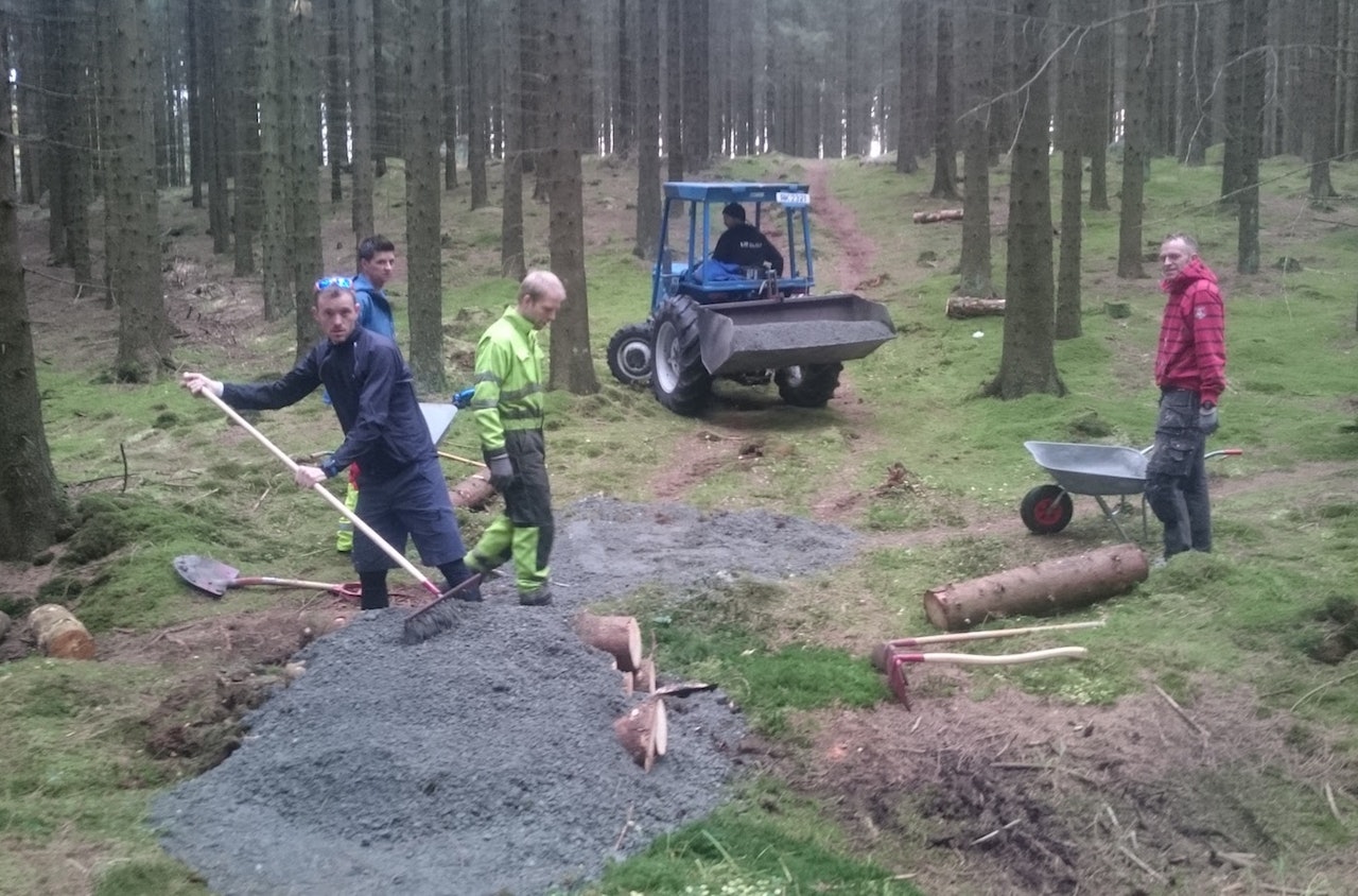 Dugnadsgjengen i Terrengavdelingen på Jæren har kommet lenger med OL-løypa til Gunn-Rita Dahle Flesjå på fem dager enn de fleste OL-arrangører gjør på et tiår. Foto: Privat Dugnadsgjengen i Terrengavdelingen på Jæren har kommet lenger med OL-løypa til Gunn-Rita Dahle Flesjå på fem dager enn de fleste OL-arrangører gjør på et tiår. Foto: Privat