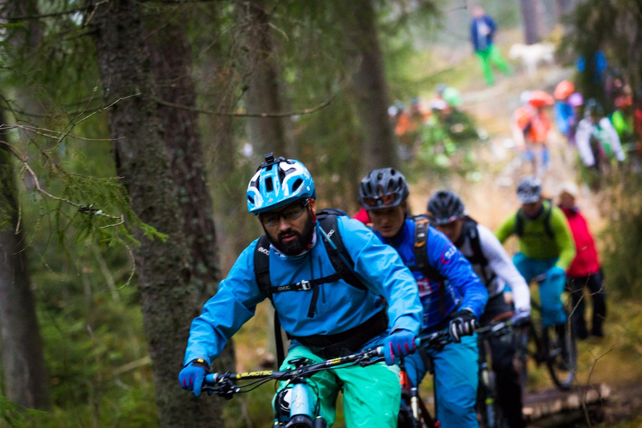 LANG REKKE: I starten var det en lang rekke med syklister, men etterhvert ble det større luker. (foto: Snorre Veggan) LANG REKKE: I starten var det en lang rekke med syklister, men etterhvert ble det større luker. (foto: Snorre Veggan)