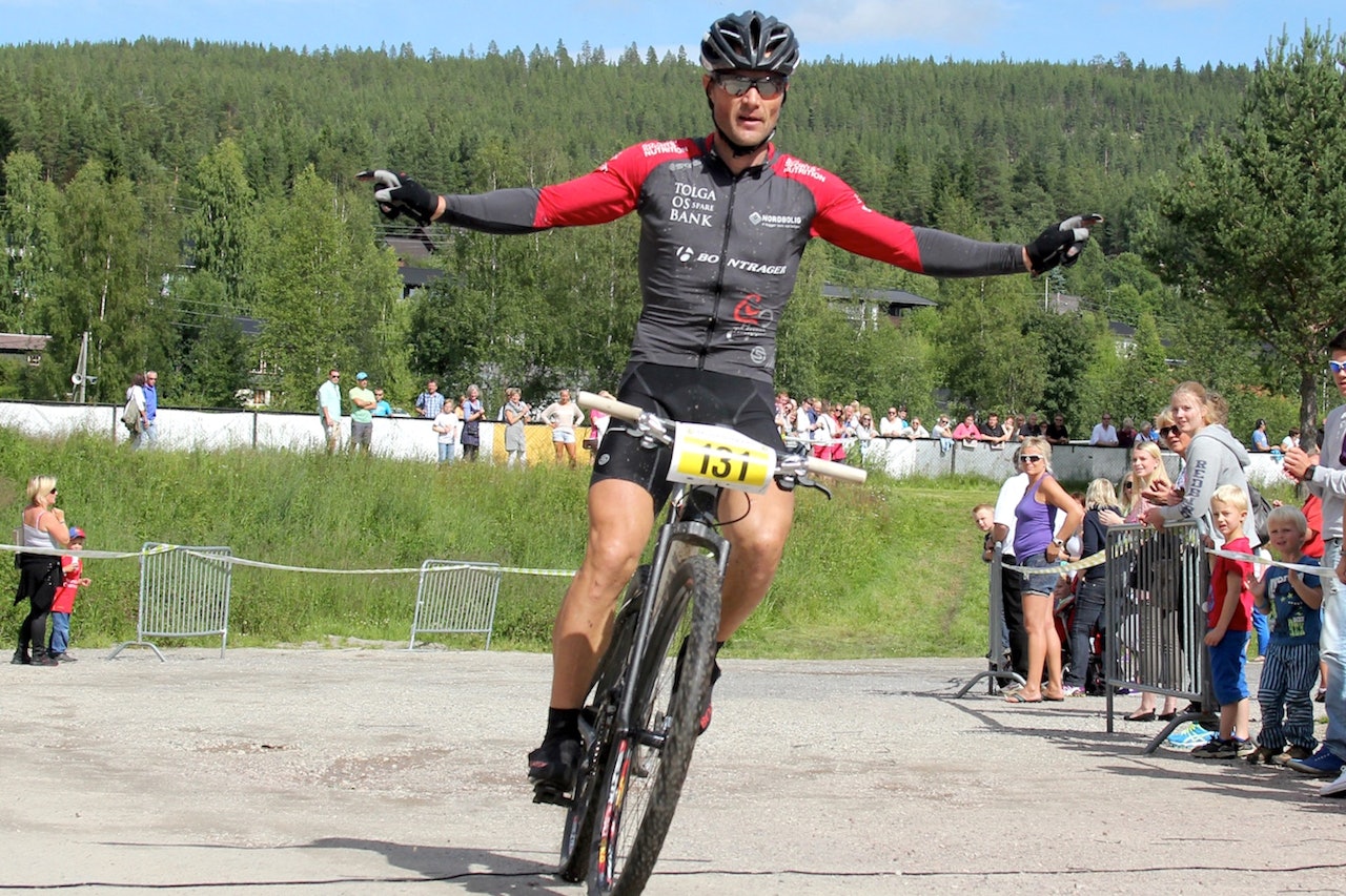 Steffan Hartz Repshus vant hyttetomta som var vandrepremien til beste rytter etter de seks første åra i Moratråkket, som i år feirer tiårsjubileum. Repshus er en av ni ryttere som har deltatt på samtlige utgaver. Foto: Ingeborg Scheve Steffan Hartz Repshus vant hyttetomta som var vandrepremien til beste rytter etter de seks første åra i Moratråkket, som i år feirer tiårsjubileum. Repshus er en av ni ryttere som har deltatt på samtlige utgaver. Foto: Ingeborg Scheve