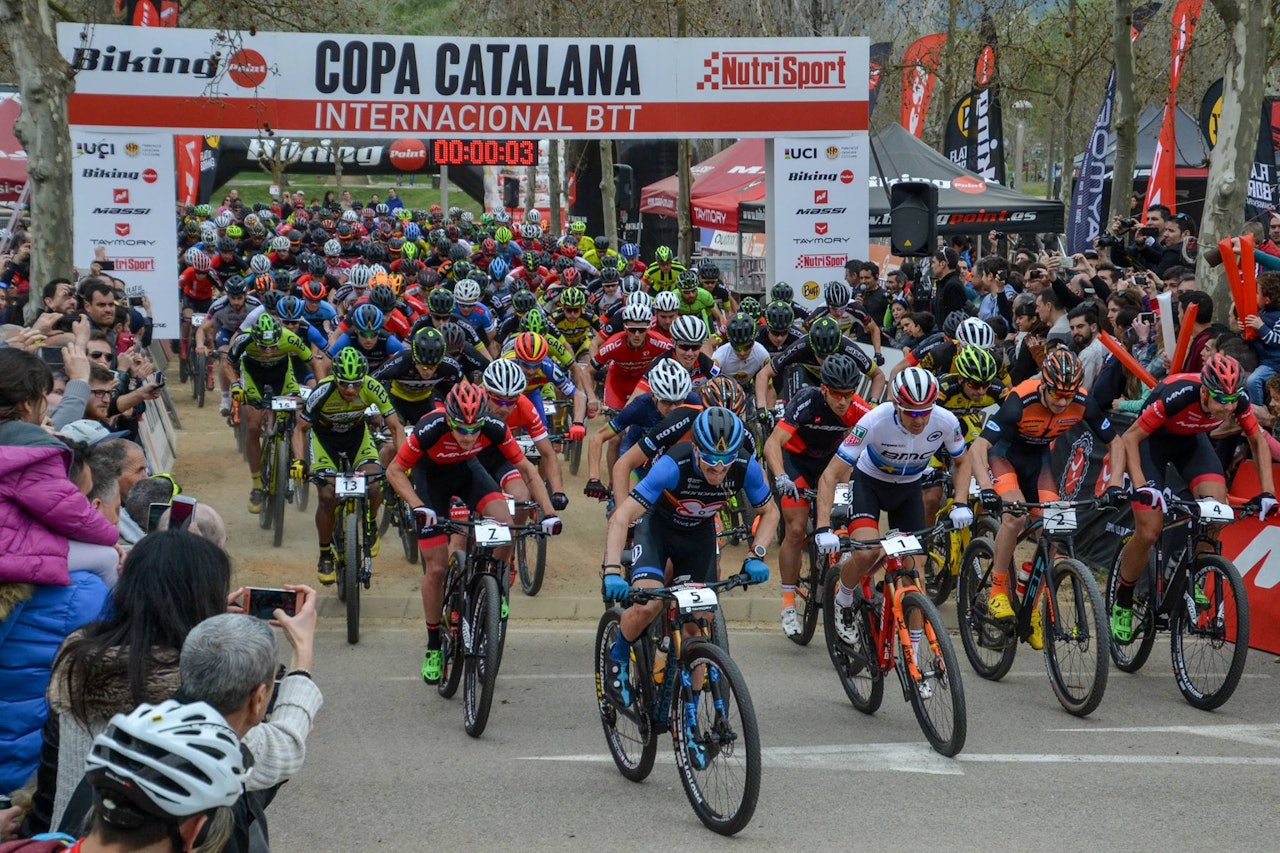VÅRSLEPP: Carlos Coloma tar teten foran Julien Absalon fra start i Banyoles. Alle foto: Ocisport.net VÅRSLEPP: Carlos Coloma tar teten foran Julien Absalon fra start i Banyoles. Alle foto: Ocisport.net