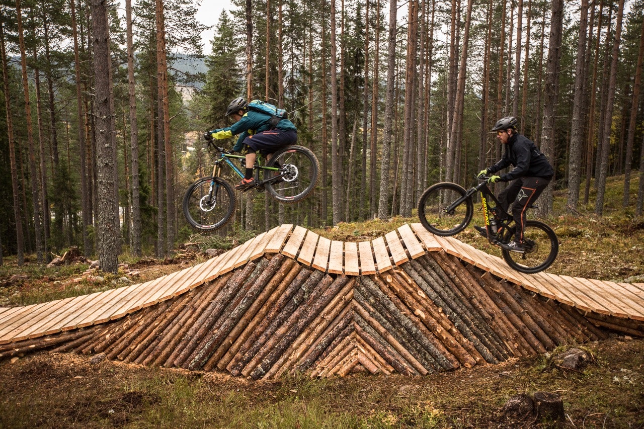 BART: Timothy Glazebrook og Morgan Bakken bruker baguette-barten for det den er verdt.  BART: Timothy Glazebrook og Morgan Bakken bruker baguette-barten for det den er verdt.