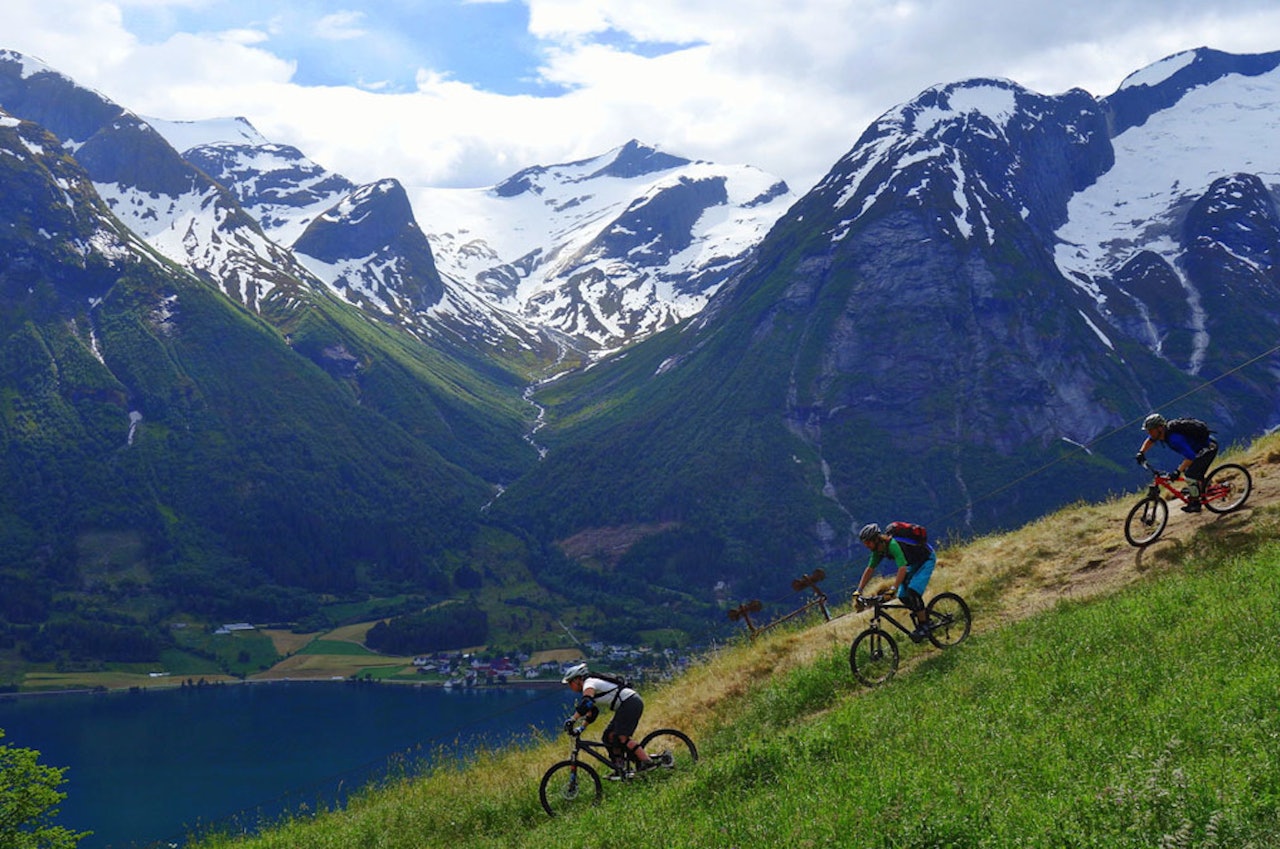 Magisk på Stryn, der Folven arrangerer stisykkelfestival også i år. Denne gangen går den 8.-11. september. Foto: Tommy Aslaksen  Magisk på Stryn, der Folven arrangerer stisykkelfestival også i år. Denne gangen går den 8.-11. september. Foto: Tommy Aslaksen