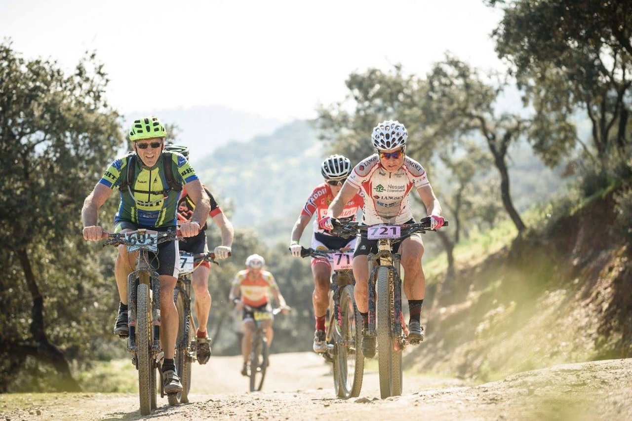 To punkteringer kostet Hildegunn Gjertrud Hovdenak seieren på femte etappe i Andalucia Bike Race. Foto: Andalucia Bike Race presented by Shimano To punkteringer kostet Hildegunn Gjertrud Hovdenak seieren på femte etappe i Andalucia Bike Race. Foto: Andalucia Bike Race presented by Shimano