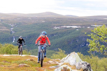Økt bruk gir økt slitasje. Derfor har syklistene nå gått i spissen for et eget stifond i Alta. Foto: Bjørn Michaelsen Økt bruk gir økt slitasje. Derfor har syklistene nå gått i spissen for et eget stifond i Alta. Foto: Bjørn Michaelsen