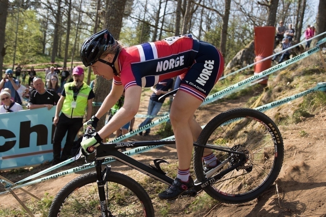 Ingrid Sofie Bøe Jacobsen fikk den sure fjerdplassen i VM-sprinten i Nove Mesto etter at hun ble frakjørt på asfalt i midten av løypa. Foto: Bengt Ove Sannes Ingrid Sofie Bøe Jacobsen fikk den sure fjerdplassen i VM-sprinten i Nove Mesto etter at hun ble frakjørt på asfalt i midten av løypa. Foto: Bengt Ove Sannes
