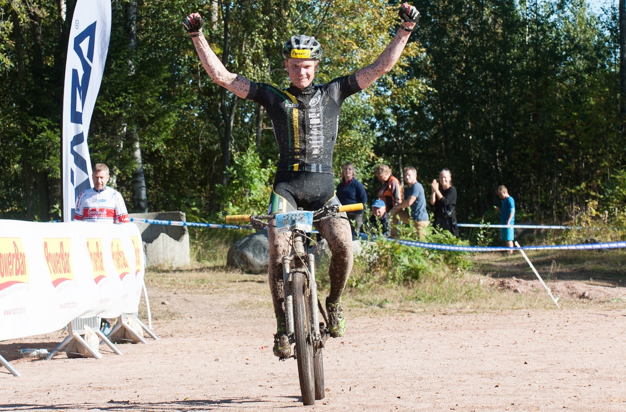 Petter Fagerhaug vant Norgescuprittet i Svelvik, og sikret seg dermed sammenlagtseieren i rundbanecupen 2015. Foto: NCF Petter Fagerhaug vant Norgescuprittet i Svelvik, og sikret seg dermed sammenlagtseieren i rundbanecupen 2015. Foto: NCF