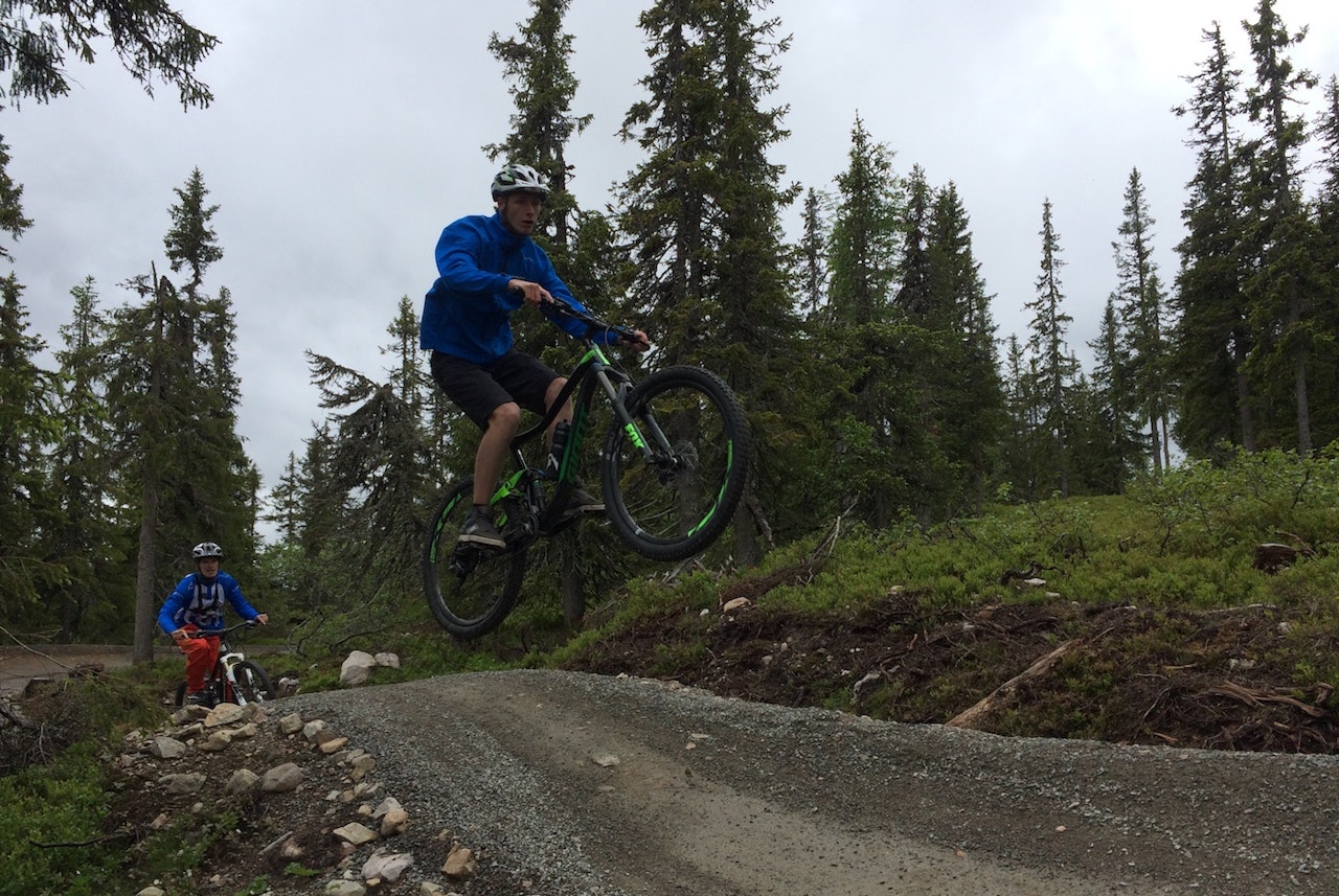 Eidanger IL har satser 40 000 kroner på rekruttering til stisykling. Her på studietur til Trysil under Utflukt i juni. Foto: Kjetil Haugersveen