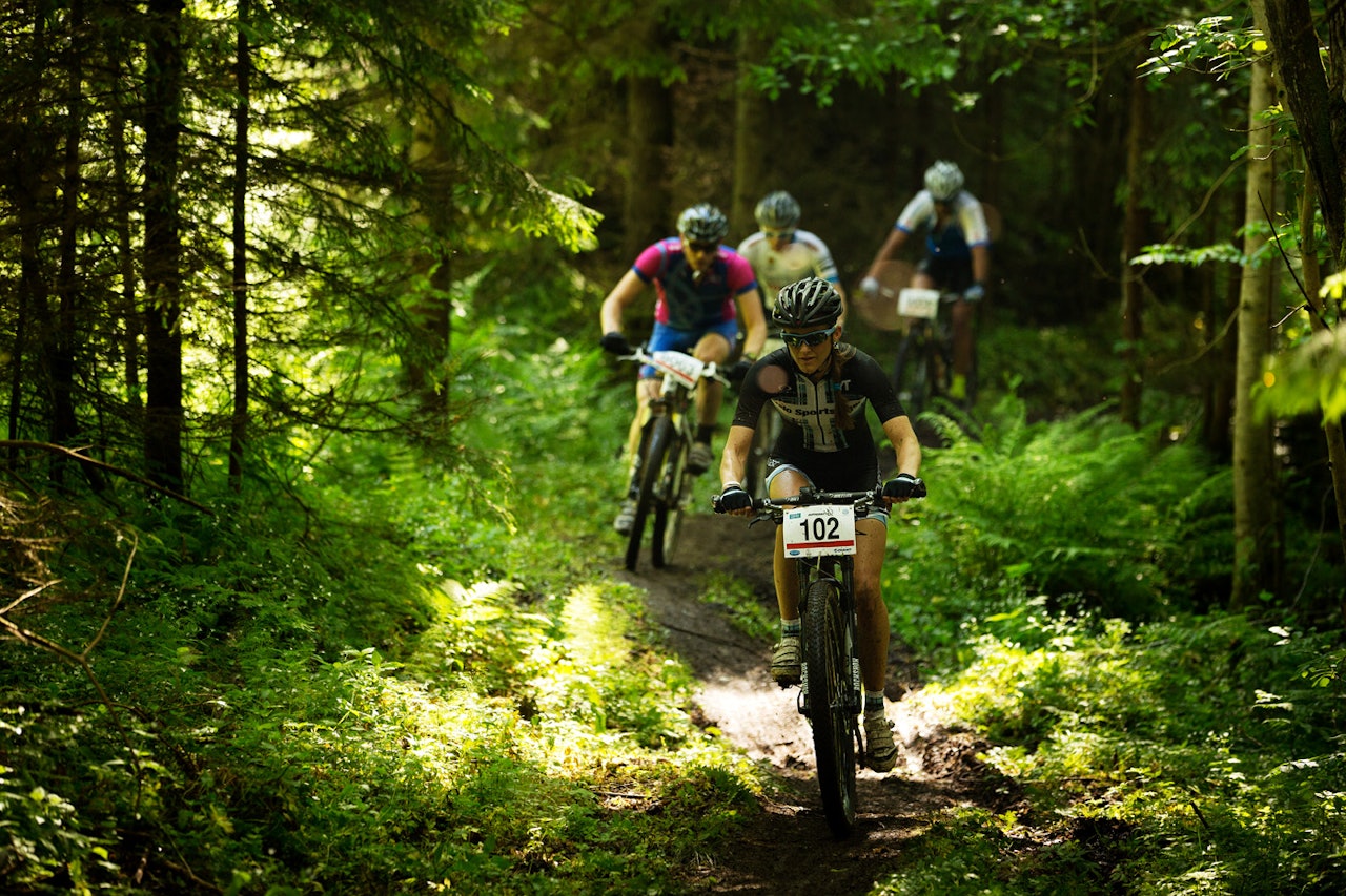 Neptunrittet ble kjørt i deler av traséen som vil bli brukt under NM rundbane 2016, og det burde være mye å glede seg til for de som liker terreng. Foto: Kristoffer Kippernes Neptunrittet ble kjørt i deler av traséen som vil bli brukt under NM rundbane 2016, og det burde være mye å glede seg til for de som liker terreng. Foto: Kristoffer Kippernes