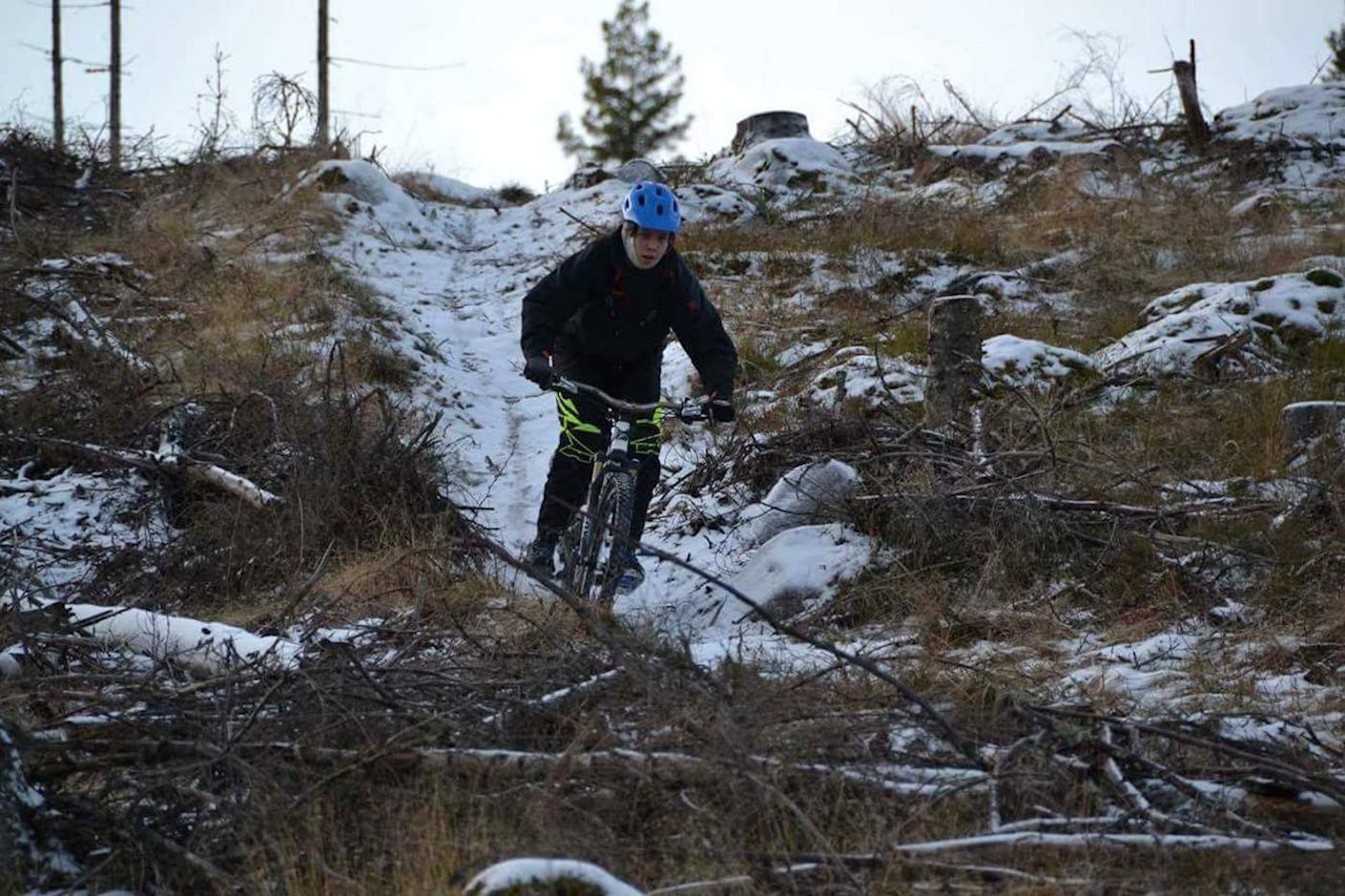 Herman Hanken (15) er en av stadig flere unge stisyklister som ønsker seg et formelt rittilbud på enduro. Foto: Hakadal Enduro/CK Nittedal Herman Hanken (15) er en av stadig flere unge stisyklister som ønsker seg et formelt rittilbud på enduro. Foto: Hakadal Enduro/CK Nittedal