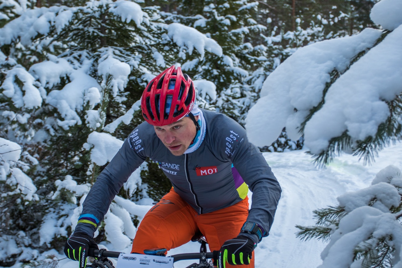 Kong vinter kom endelig til Modum denne uka, og løypemannskapet sørget for å gjøre snøfallet om til perfekte tjukksykkelløyper. Foto: Per-Eivind Syvertsen Kong vinter kom endelig til Modum denne uka, og løypemannskapet sørget for å gjøre snøfallet om til perfekte tjukksykkelløyper. Foto: Per-Eivind Syvertsen