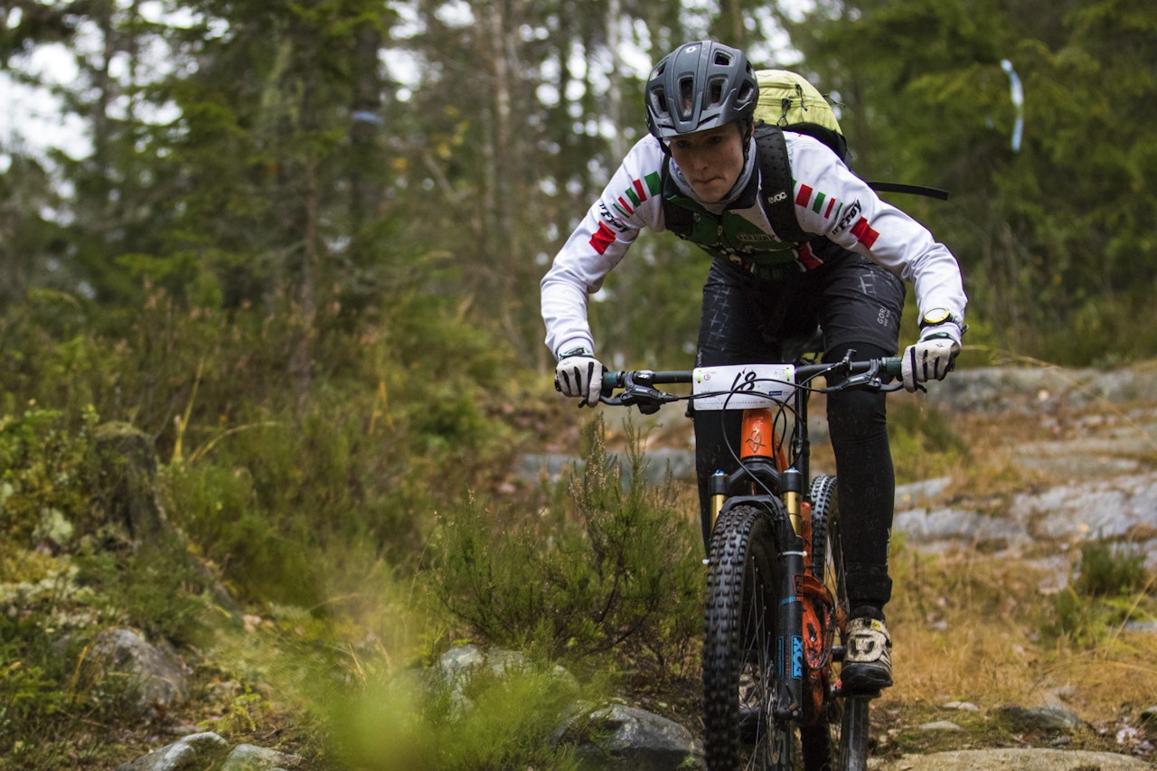 Martine Stenbro fra Team Terrengsykkel 2015 tok andreplassen i sesongens siste enduroritt. Foto: Per-Eivind Syvertsen