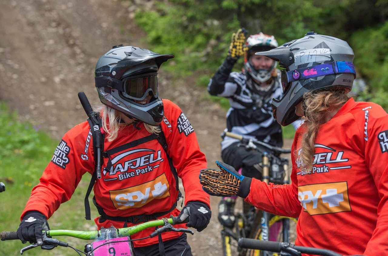 Jentecampene skal bidra til å skape et miljø blant jentene, slik at jentene vet de har flere å sykle med. Foto: IVRIG Jentecampene skal bidra til å skape et miljø blant jentene, slik at jentene vet de har flere å sykle med. Foto: IVRIG