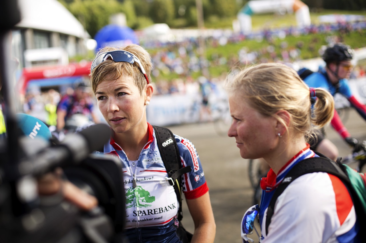 Borghild Løvset (til venstre) er ferdig som elitesyklist. Det bestemte hun seg for etter Birken på lørdag. Da ble hun nummer fire. Hildegunn Hovdenak (til høyre) ble beste norske på tredjeplass. Foto: Kristoffer Kippernes