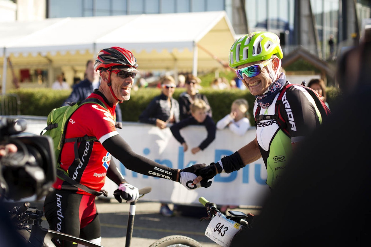Duellanter, men også kompiser. Kjell Karlsen og Jan Olav Beitmyren kjemper med nebb og klør i løypa, og er like gode venner etter målgang. Foto: Kristoffer Kippernes birken ultrabirken birkebeinerrittet