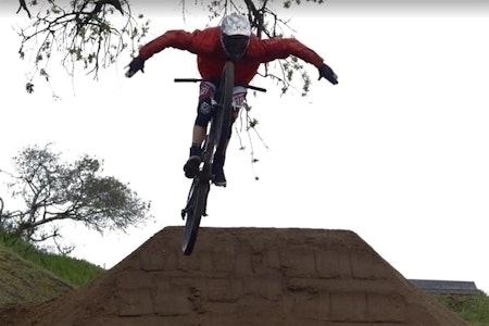 BRANDON SEMENUK: Superstjerna Brandon Semenuk er ute med enda en sykkelfilm. Foto: Skjermdump brandon semenuk film