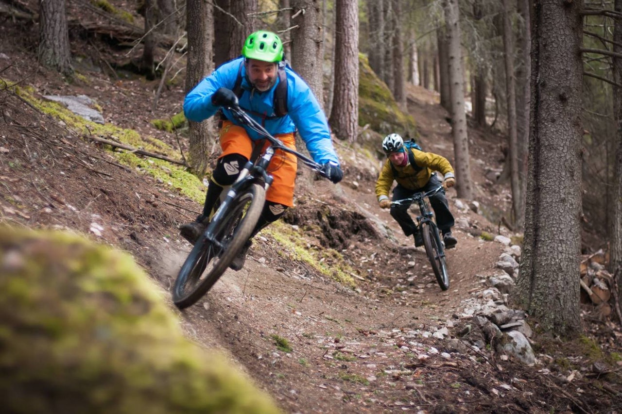 SNØ- OG ISFRITT: Petter Bernhardsen (til venstre) og Jarl-Eirik Lilleheil trengte ikke piggdekk i enduroløypene i Nesbyen på søndag. Foto: Bjørn Jarle Kvande SNØ- OG ISFRITT: Petter Bernhardsen (til venstre) og Jarl-Eirik Lilleheil trengte ikke piggdekk i enduroløypene i Nesbyen på søndag. Foto: Bjørn Jarle Kvande