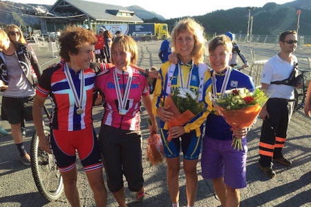 Sølvvinner Gjertrud Bø (til venstre) sammen med de svenske medaljevinnerne Therese Lindqvist (sølv K45-49), Carina Börjesson (bronse K55-59) og Maria Sedemark, som vant Bøs klasse.  VM Andorra 2015 - Foto Privat