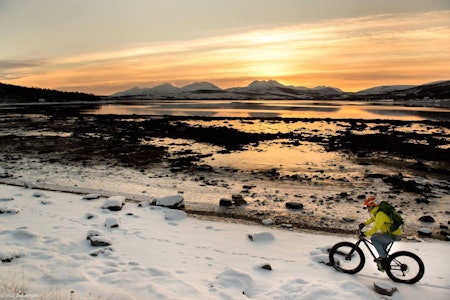Håkøya Rundt byr på dyreliv, varierende underlag og unikt lys, særlig nå like før sola kommer opp over horisonten igjen. Foto: Pål Jakobsen Håkøya Rundt byr på dyreliv, varierende underlag og unikt lys, særlig nå like før sola kommer opp over horisonten igjen. Foto: Pål Jakobsen