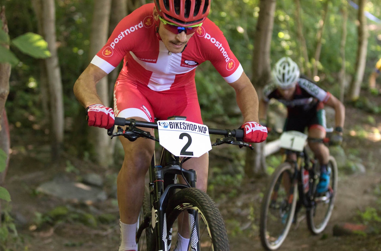 Sebastian Fini Carstensen vant også dagens rundbaneritt i Horten med behagelig margin. Foto: Bengt Ove Sannes Sebastian Fini Carstensen vant også dagens rundbaneritt i Horten med behagelig margin. Foto: Bengt Ove Sannes