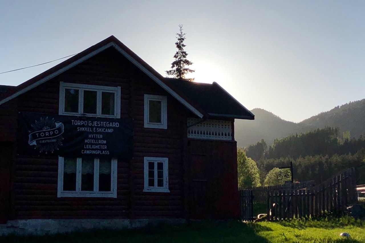 Torpo Gjestegård er pusset opp siden oktober, og klar for å ta imot syklister og friluftsfolk. Foto: Christina Winther