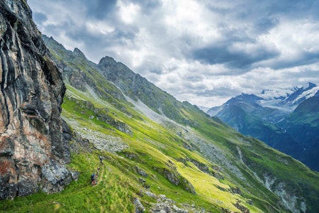 Høyfjellsklatring på sitt beste. På vei opp mot Col Termin. Terrenget og utsikten var spektakulært stisykling haute route alpene