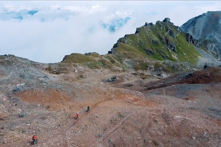 HEFTIGE SVEITS: Programleder Henrik Ulleland har blitt med sine lokale guider opp til Parpaner Rothorn (2865 moh) og kan vente seg 3000 høydemeter - nedover! HEFTIGE SVEITS: Programleder Henrik Ulleland har blitt med sine lokale guider opp til Parpaner Rothorn (2865 moh) og kan vente seg 3000 høydemeter - nedover!